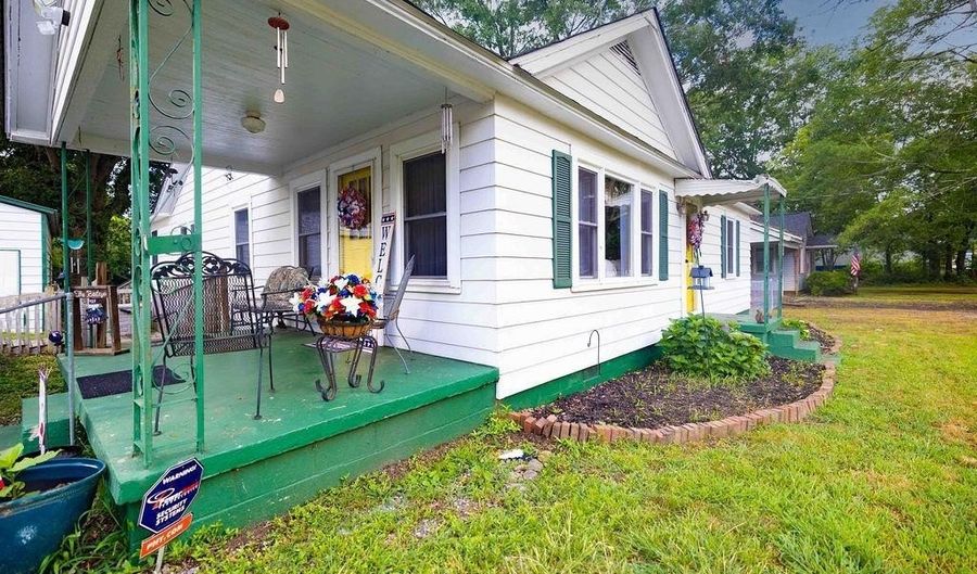 210 E Roosevelt Dr, Anderson, SC 29624 - 3 Beds, 2 Bath