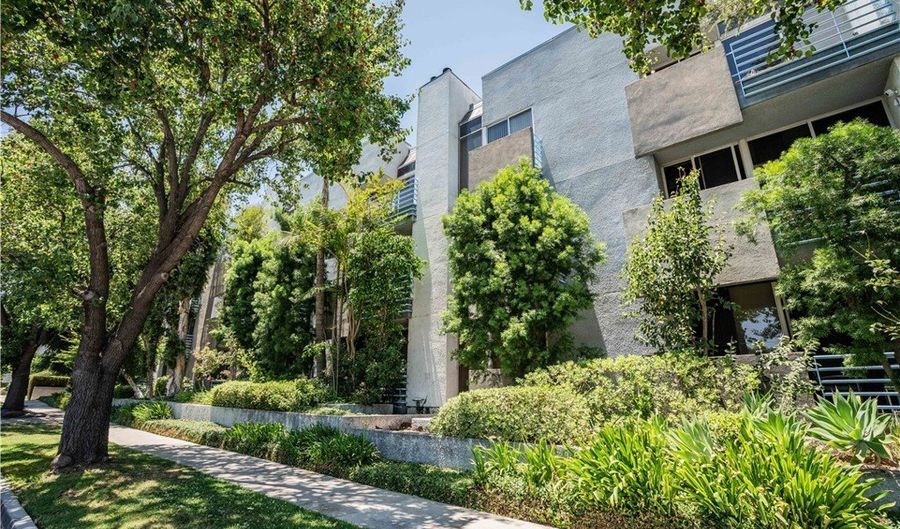 5151 Balboa Blvd 104, Encino, CA 91316 - 2 Beds, 2 Bath