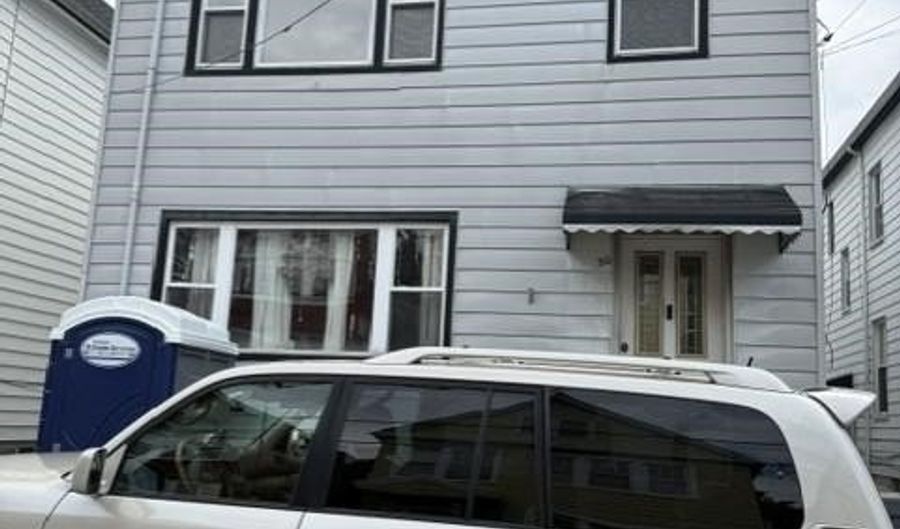 30 NEWARK BAY Ct #2, Bayonne, NJ 07002 - 3 Beds, 1 Bath