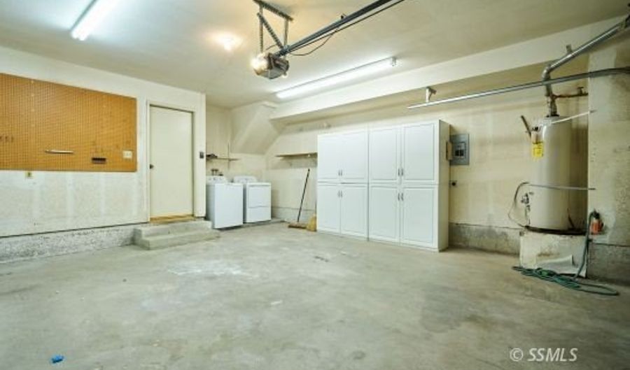 195 E Upjohn Ave, Ridgecrest, CA 93555 - 3 Beds, 3 Bath