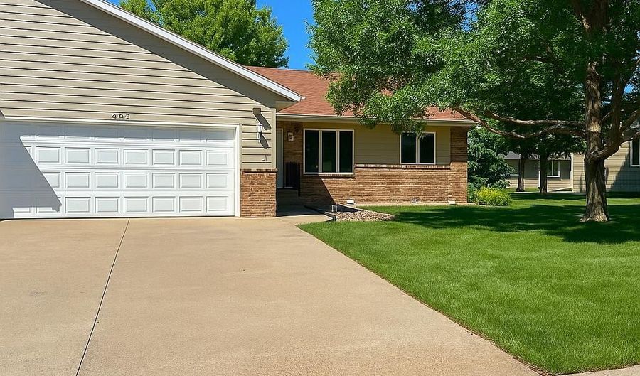 2231 SE Crystal Ave, Aberdeen, SD 57401 - 2 Beds, 2 Bath