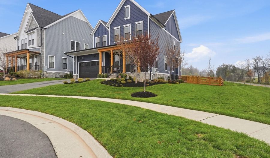 41490 BEDFORD FALLS Ct, Aldie, VA 20105 - 5 Beds, 5 Bath