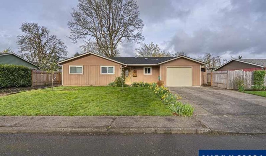 925 N 5th St, Aumsville, OR 97325 - 3 Beds, 1 Bath