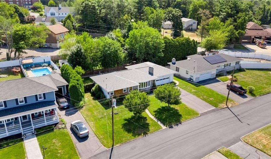 30 Oak Grove Blvd, North Providence, RI 02911 - 2 Beds, 2 Bath