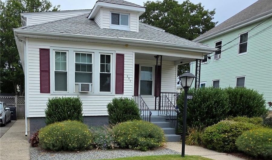 246 Vine St, Pawtucket, RI 02861 - 3 Beds, 1 Bath