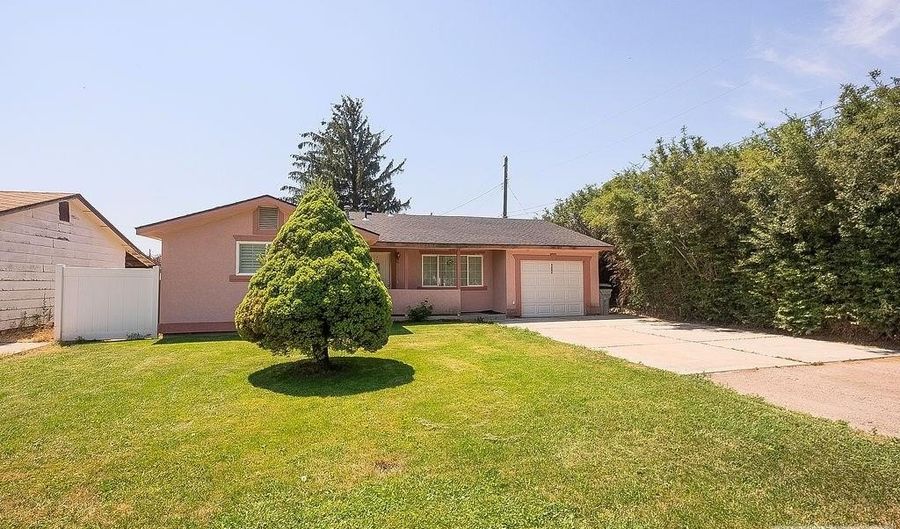 102 E Custer St, Aberdeen, ID 83210 - 4 Beds, 1 Bath