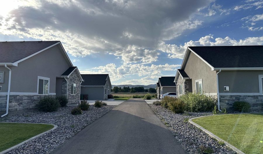 5760 NORTHSIDE Xing Unit D, Chubbuck, ID 83202 - 2 Beds, 2 Bath