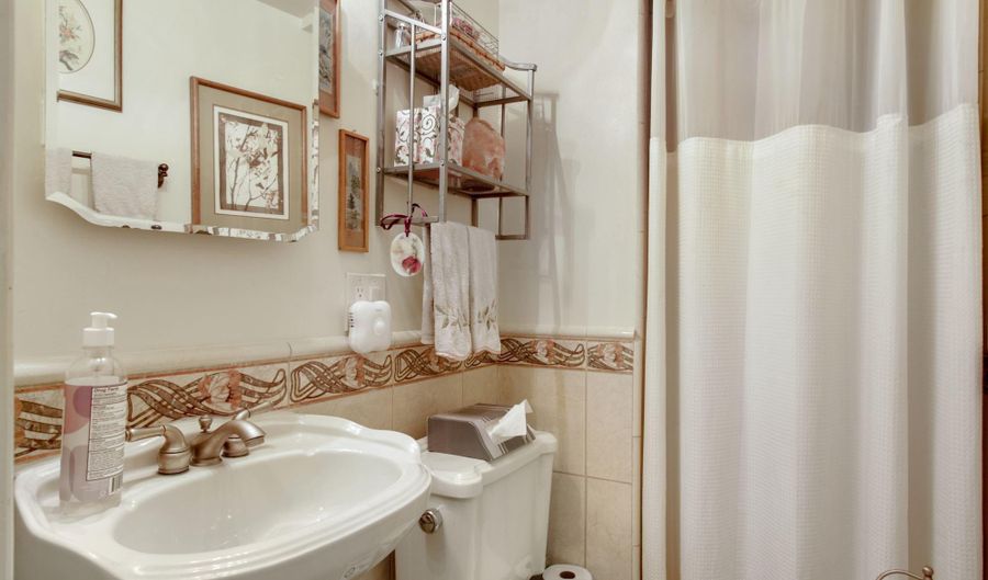 9504 WADSWORTH Dr, Bethesda, MD 20817 - 5 Beds, 3 Bath