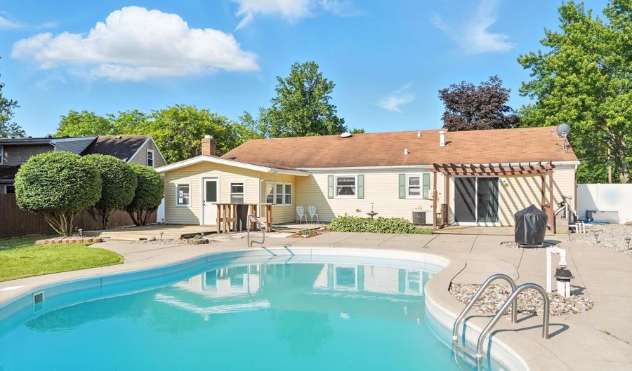 704 S Dewey St, Auburn, IN 46706 - 3 Beds, 2 Bath