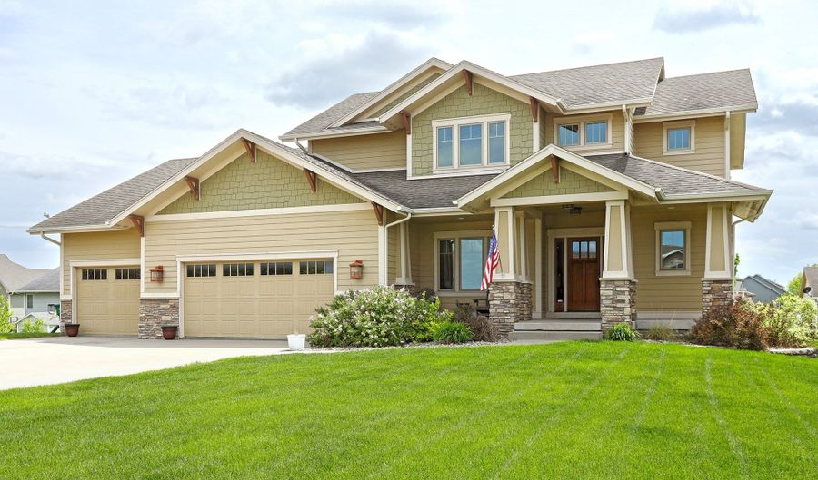 422 Stonegate Ct SW, Altoona, IA 50009 - 4 Beds, 4 Bath
