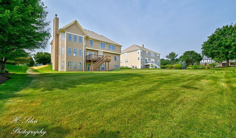 3260 Nottingham Dr, Algonquin, IL 60102 - 5 Beds, 5 Bath