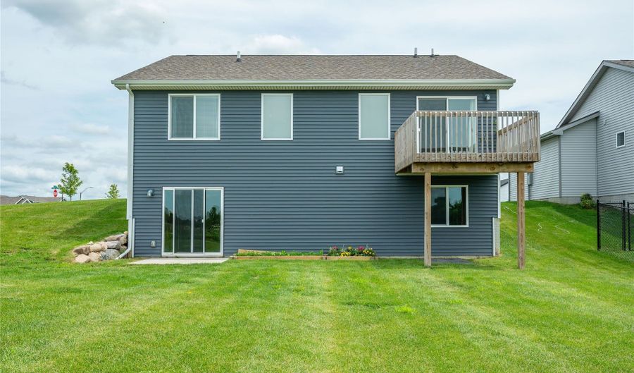 2860 Pilgrim Dr SW, Altoona, IA 50009 - 3 Beds, 2 Bath