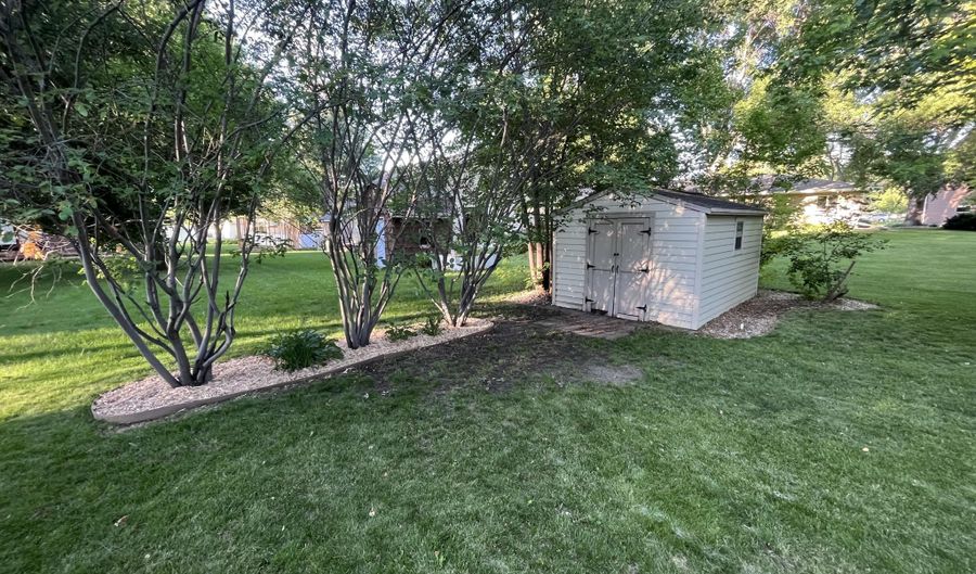 1518 N Jackson St, Aberdeen, SD 57401 - 4 Beds, 3 Bath