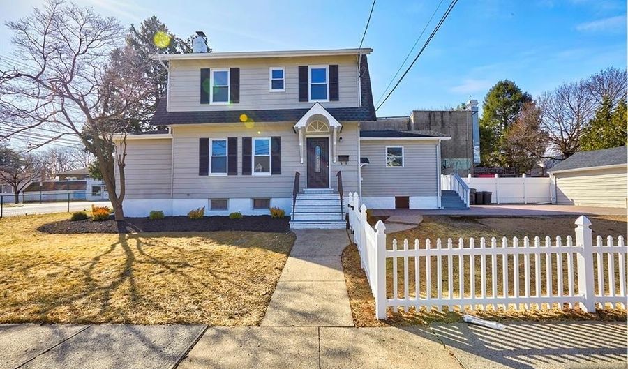 6 Levitt Ave, Bergenfield, NJ 07621 - 4 Beds, 3 Bath