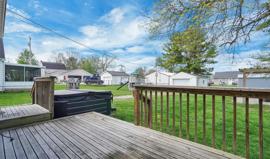 33 School St, Ashville, OH 43103 - 3 Beds, 2 Bath