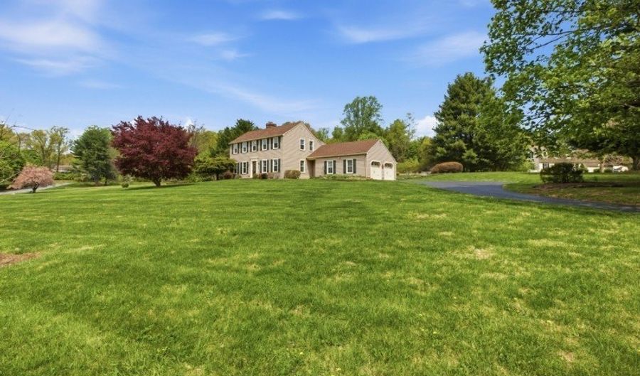 8 Sunshine Dr, Alexandria Twp., NJ 08867 - 4 Beds, 3 Bath