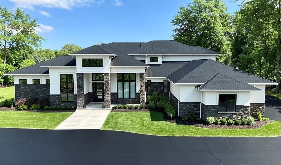 11 Sanctuary Ct, Amherst, NY 14221 - 6 Beds, 8 Bath
