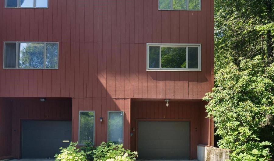 9 Evergreen Ln, Brattleboro, VT 05301 - 2 Beds, 2 Bath