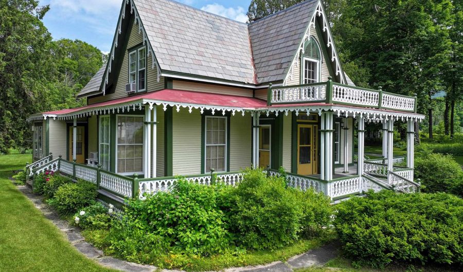 382 Hewitt Rd, Bristol, VT 05443 - 4 Beds, 5 Bath