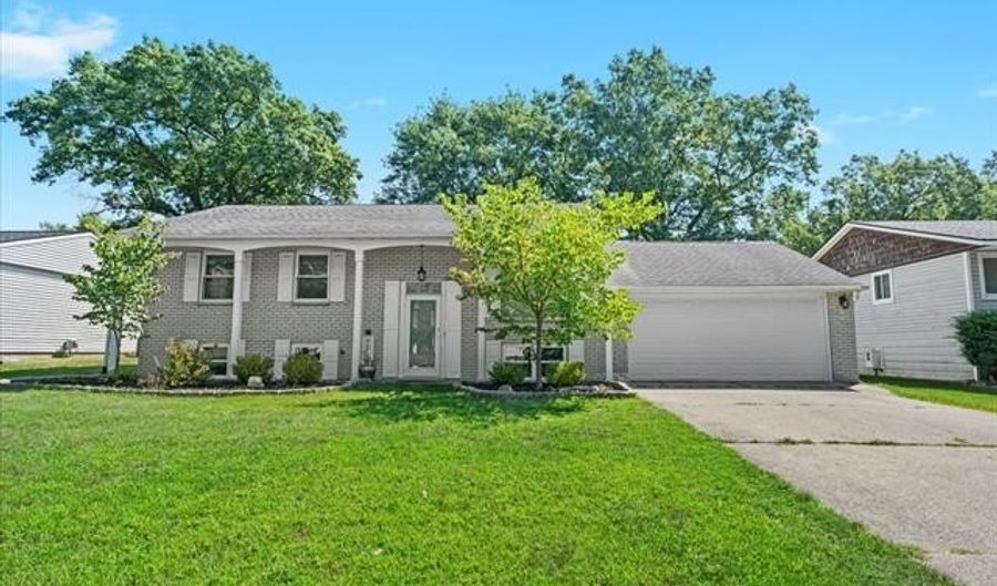2370 Roselawn St, Wolverine Lake, MI 48390 - 4 Beds, 3 Bath