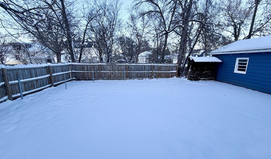 209 SE 10th Ave, Aberdeen, SD 57401 - 3 Beds, 2 Bath