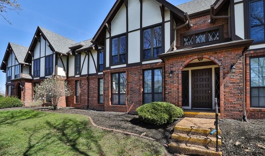 917 Claytonbrook Dr 4, Ballwin, MO 63011 - 2 Beds, 2 Bath