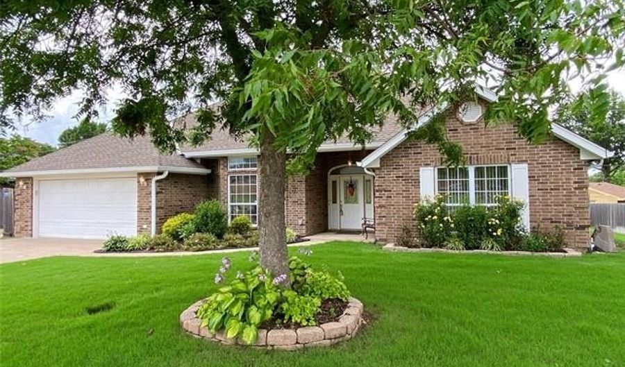 5614 Meadow Dr, Bartlesville, OK 74006 - 4 Beds, 3 Bath