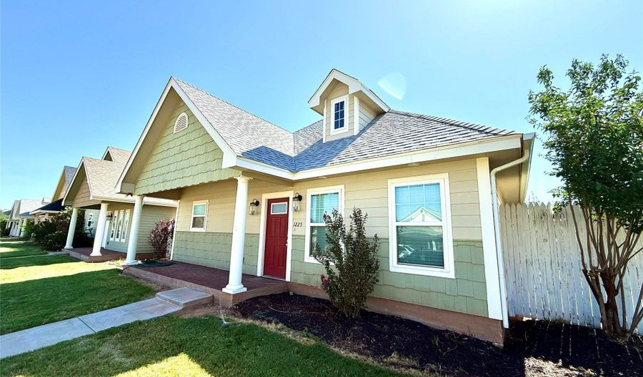1225 Cabernet Dr, Abilene, TX 79601 - 3 Beds, 3 Bath