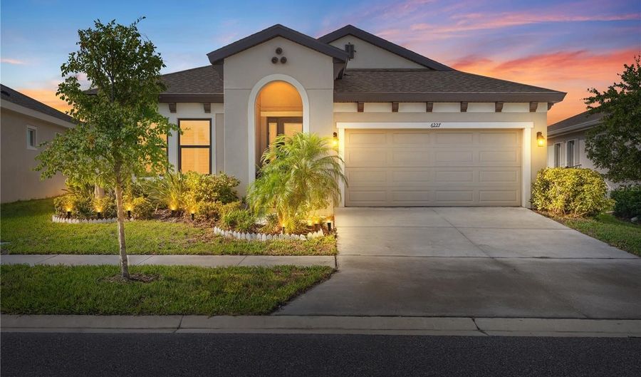6227 GOLDEN NETTLE Dr, Apollo Beach, FL 33572 - 3 Beds, 3 Bath