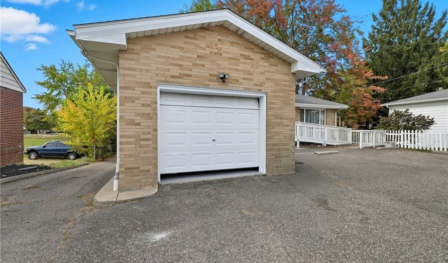 1534 Brittain Rd, Akron, OH 44310 - 3 Beds, 3 Bath