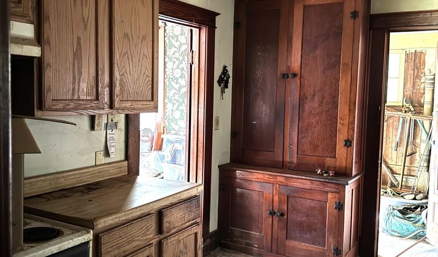28 Northampton Rd, Amsterdam, NY 12010 - 3 Beds, 1 Bath
