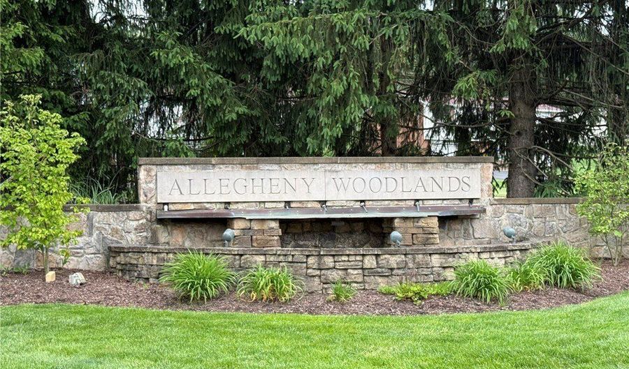 411 Chestnut Ln, Allegheny Twp., PA 15613 - 2 Beds, 2 Bath