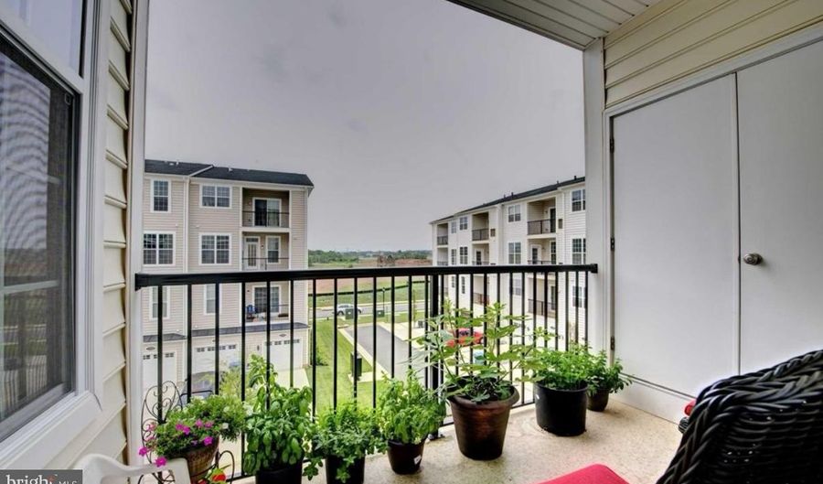 23479 BUCKLAND FARM Ter, Ashburn, VA 20148 - 3 Beds, 3 Bath