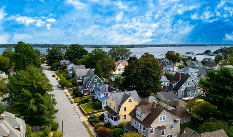 82 Sefton Dr, Cranston, RI 02905 - 5 Beds, 3 Bath