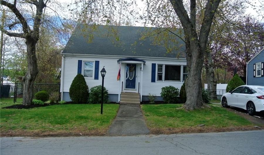 4 Eden Park Dr, Cranston, RI 02910 - 3 Beds, 2 Bath