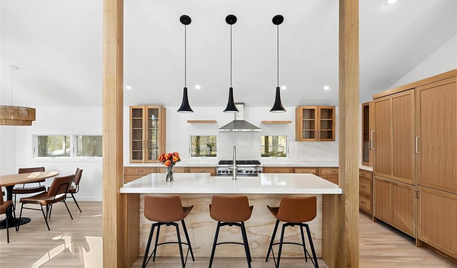 37 Gilberts Path, Amagansett, NY 11930 - 4 Beds, 5 Bath