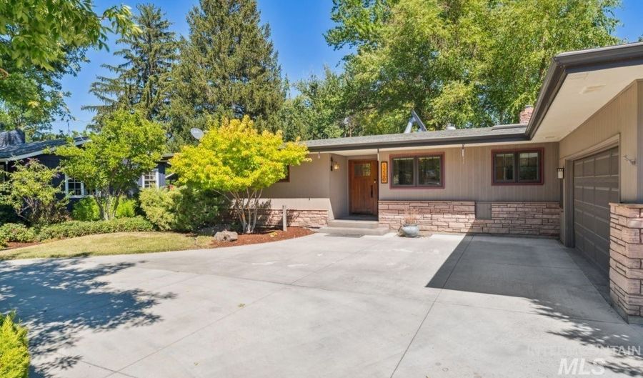 1220 S Johnson St, Boise, ID 83705 - 3 Beds, 2 Bath