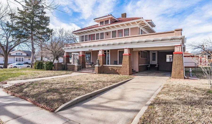 905 N 2nd St, Arkansas City, KS 67005 - 4 Beds, 4 Bath