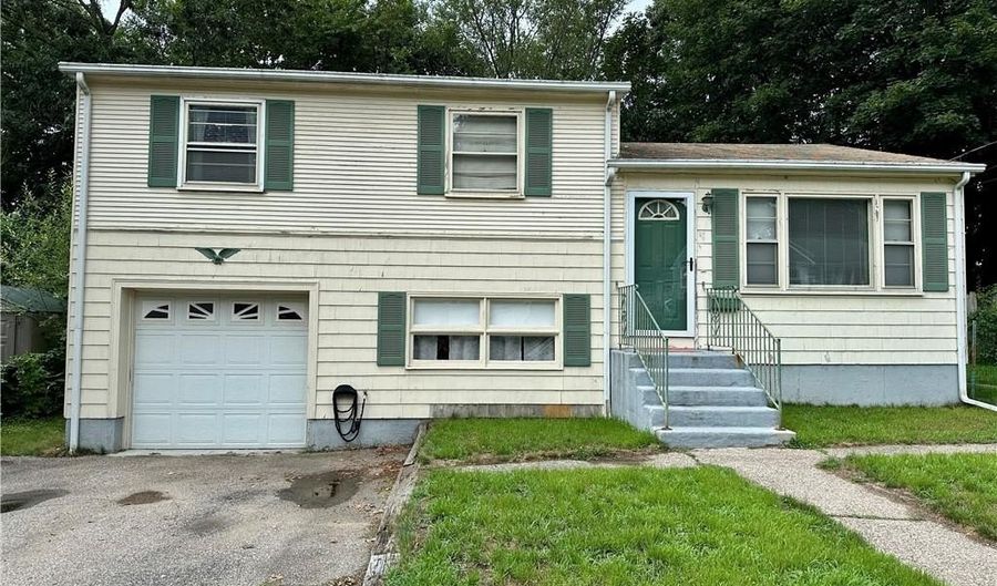 103 Windsor Park Dr, Coventry, RI 02816 - 3 Beds, 1 Bath