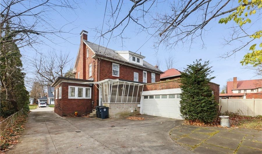 463 Moreley Ave, Akron, OH 44320 - 6 Beds, 3 Bath
