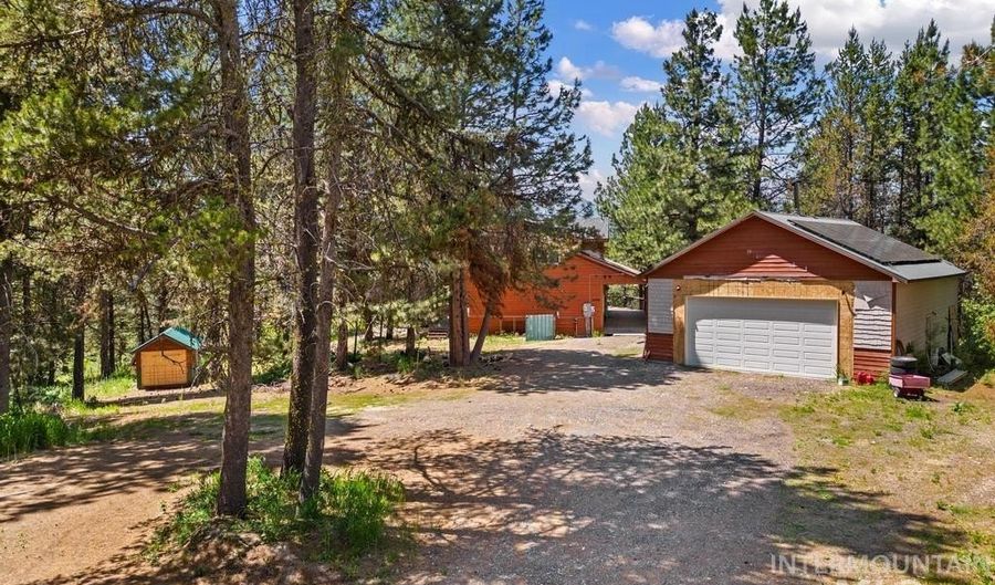 10389 Gamann Dr, Cascade, ID 83611 - 3 Beds, 3 Bath