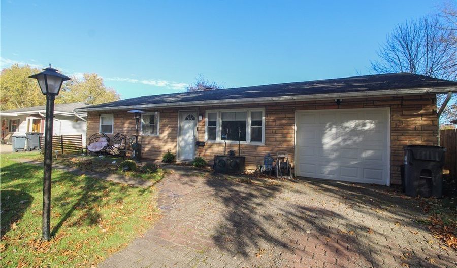 325 N Yorkshire, Austintown, OH 44515 - 3 Beds, 1 Bath