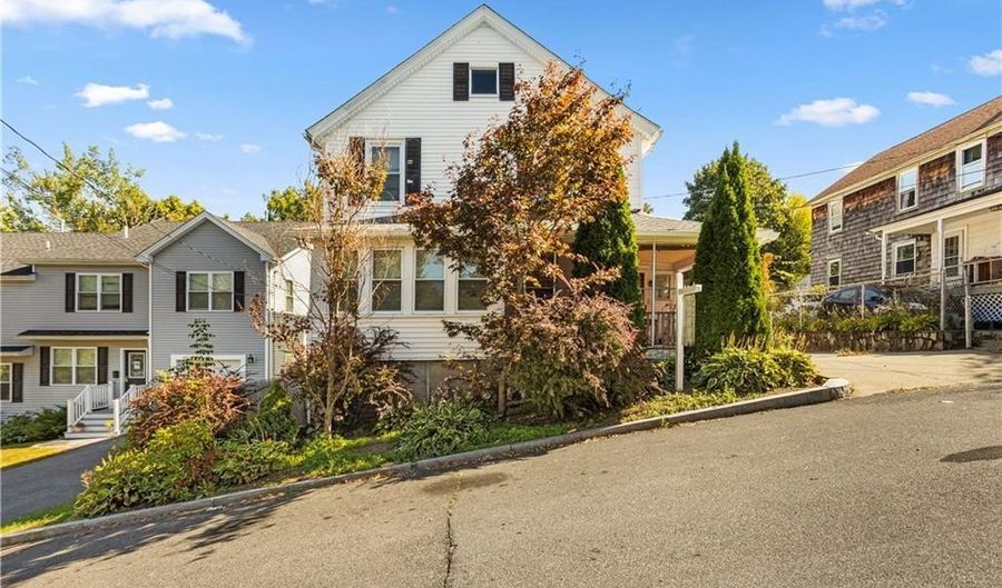 63 Lincoln Ave, Cranston, RI 02920 - 6 Beds, 2 Bath