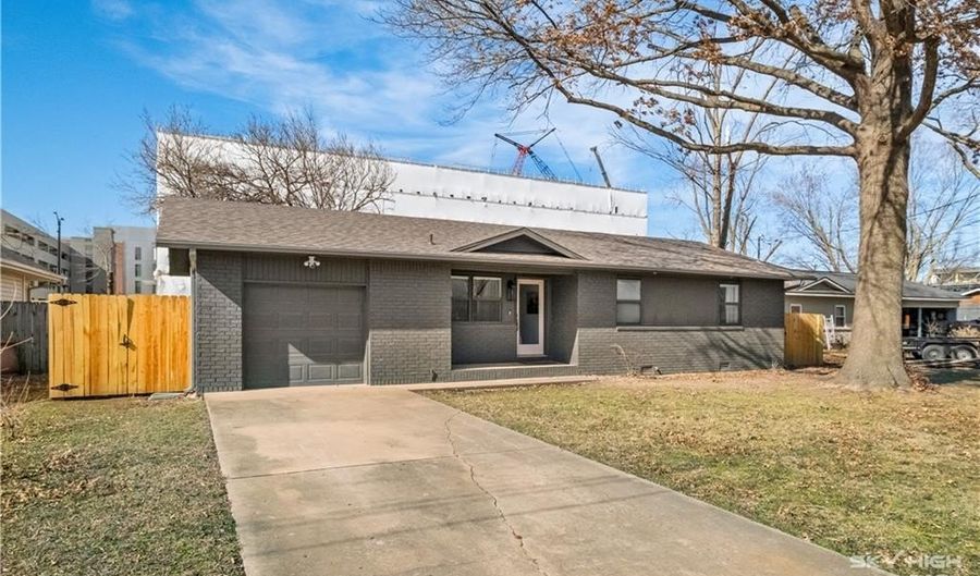 906 Convair St, Bentonville, AR 72712 - 2 Beds, 3 Bath