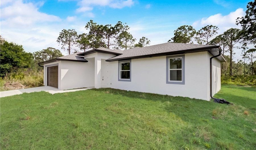 2109 Jefferson Ave, Alva, FL 33920 - 3 Beds, 2 Bath