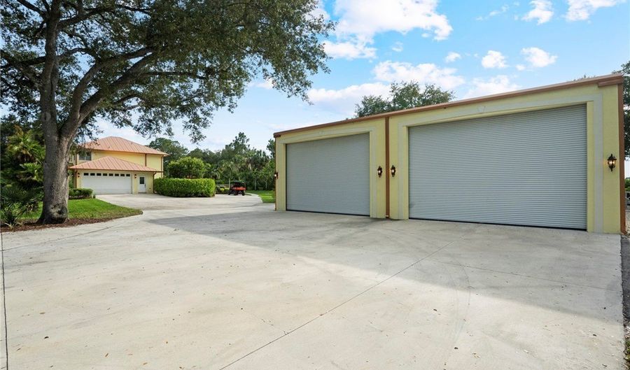 21531 N River Rd, Alva, FL 33920 - 3 Beds, 4 Bath