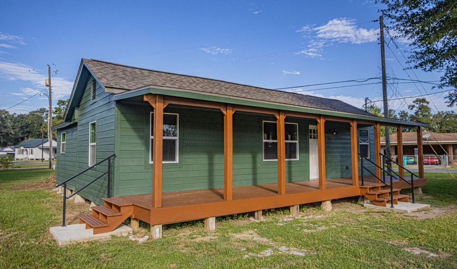 137 Last St, Arnaudville, LA 70512 - 3 Beds, 2 Bath