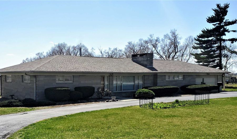 9309 E MANITO Rd, Manito, IL 61546 - 2 Beds, 2 Bath