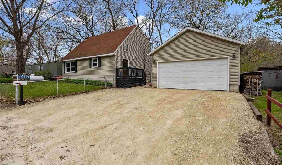 24798 127th St, Anamosa, IA 52205 - 3 Beds, 2 Bath