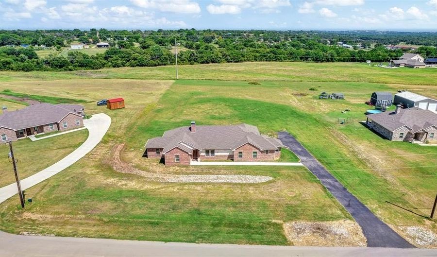1022 Molina Dr, Weatherford, TX 76085 - 4 Beds, 3 Bath